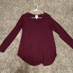 Size medium sweater, it just doesn’t fit me anymore! Good condition!